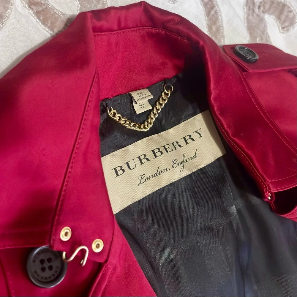 If sultry seductress is your vibe…this sexy, scarlet Burberry trench & u r MFEO - Picture 9 of 11